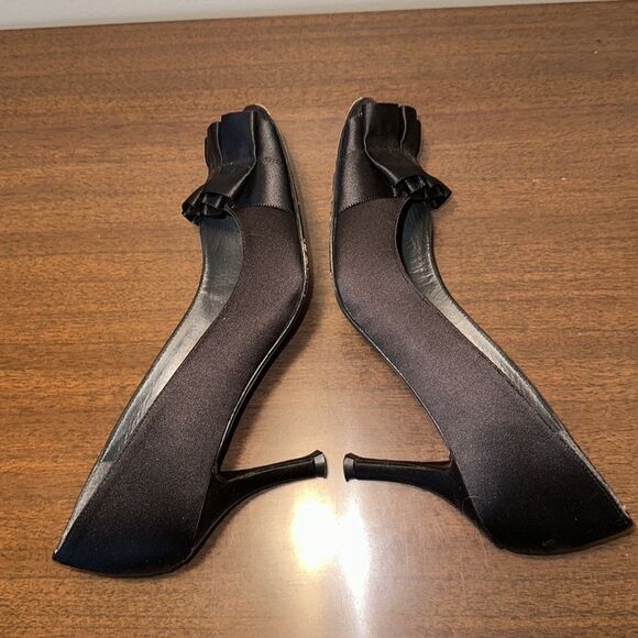 Stuart Weitzman Black Gigi Ritz Peep Toe Heels, Size 8 - Picture 8 of 12